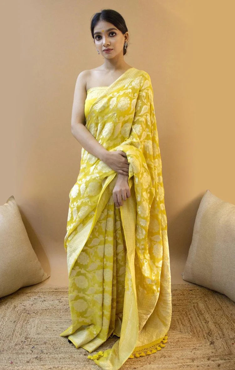 Valiba Lichi Gold Silk With Wiving And Nice Extra Ordnary Latest Sarees