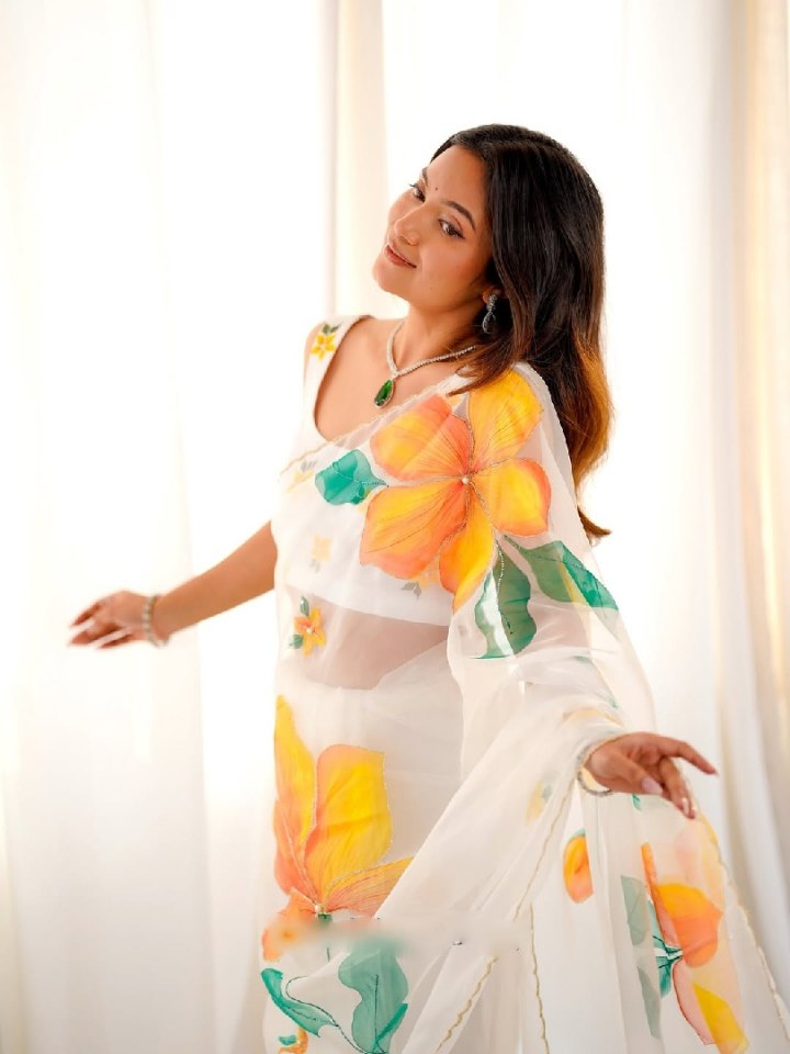 White Floral Printed Organza Silk Ready-To-Wear Saree