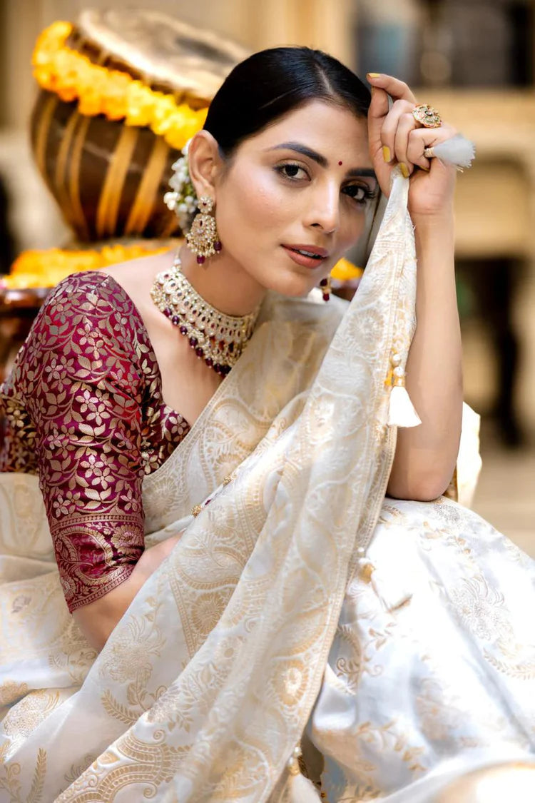 Vivah Snappy Off White Soft Silk Saree