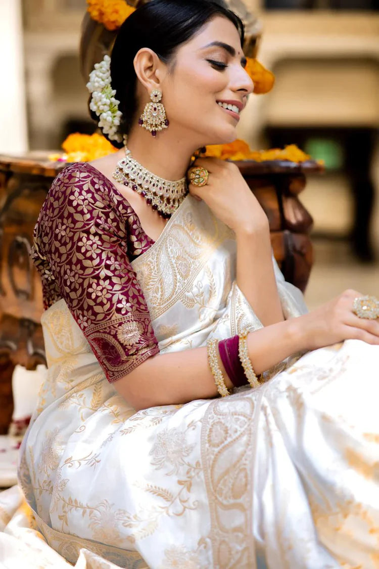 Vivah Snappy Off White Soft Silk Saree