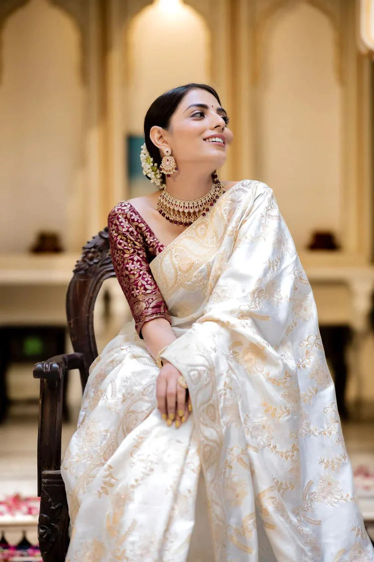 Vivah Snappy Off White Soft Silk Saree